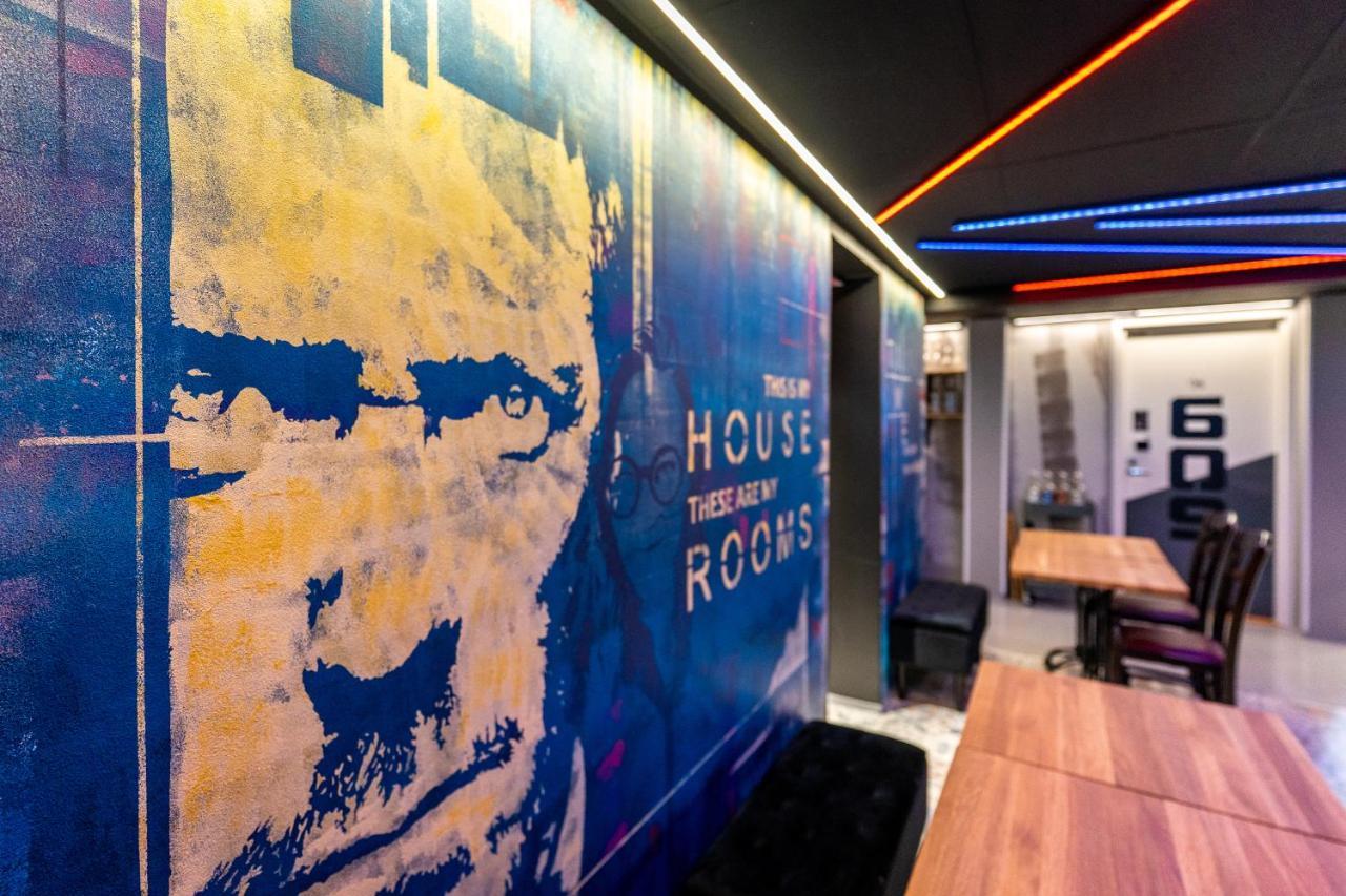Time Hostel Nova - Sairaalan Vieressae ยิวาสคูลา ภายนอก รูปภาพ